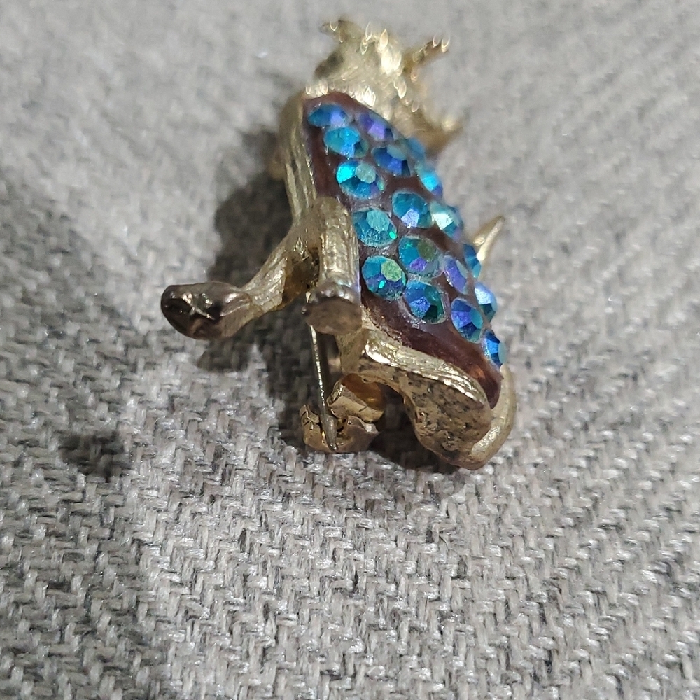 Vintage Gold Tone and Blue Belly Kitty Cat Brooch Meow Animal Gems Bling - Picture 3 of 12
